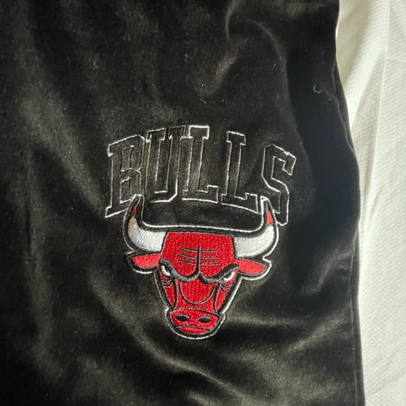 NBA Chicago Bulls black velour tracksuit jogger pants size Large - Picture 7 of 13